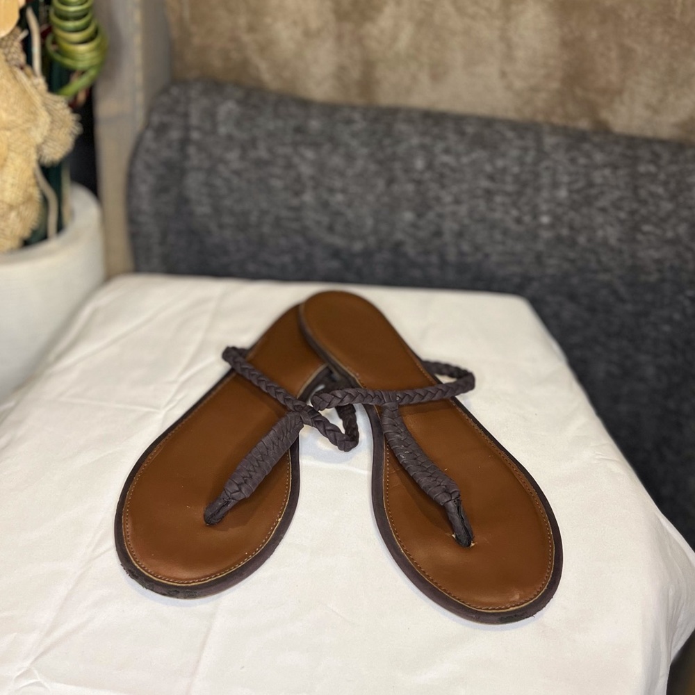 American Eagle sandals